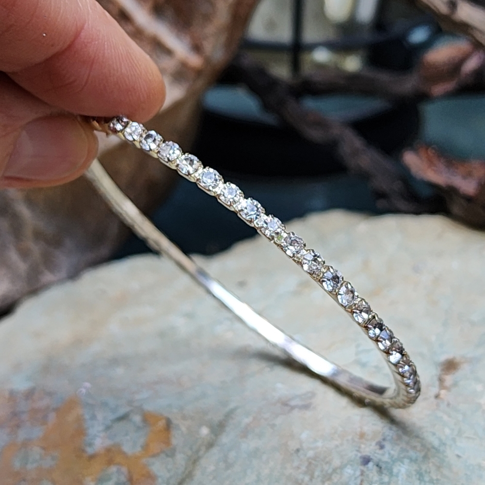 ❤️ Elegant Jewelry Sparkling White Crystals Pave Thin Silver Bracelet